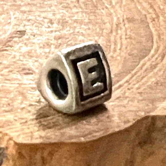 Pandora Block Letter E Retired 🌸🍾🌸 Sterling Silver - Picture 2 of 4